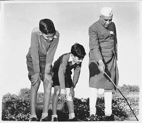 Jawaharlal Nehru during an informal botany lcass with his grandsons, Rajiv and Sanjay Ghandi Homai Vyarawalla 1950, silver gelatine print