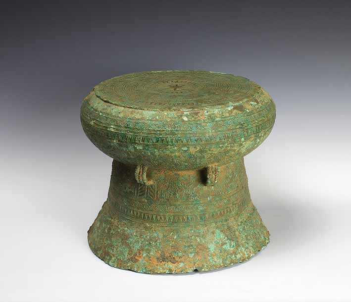 Southeast Asian ceramics, Drum, bronze, 23 x 28 cm,1st century BC, Dong Son Culture, Vietnam