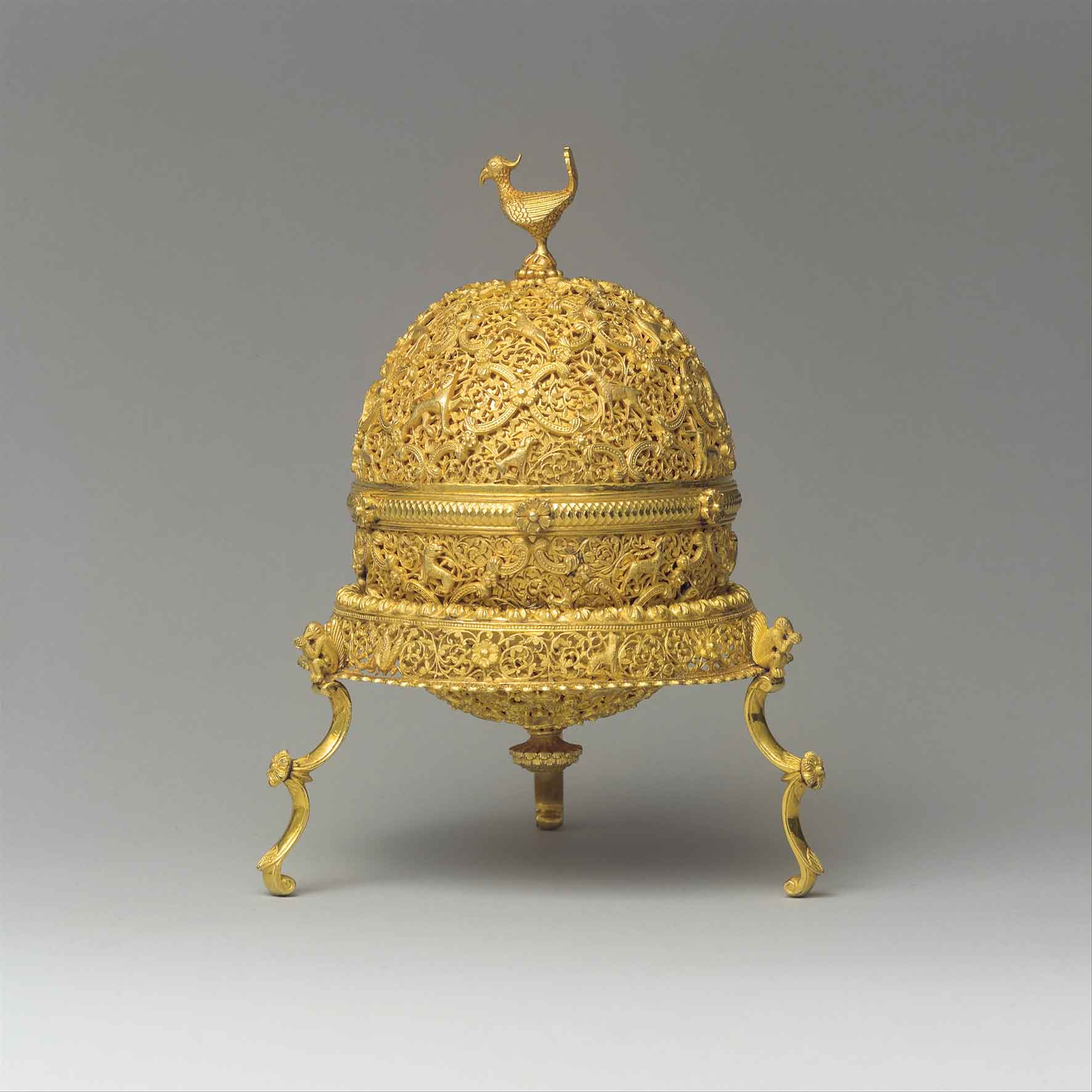 Goa Stone and gold case with gold filigree and repoussé, with cast legs and finial, probably made in Goa, late 17th/early 18th century, The Metropolitan Museum of Art, New York