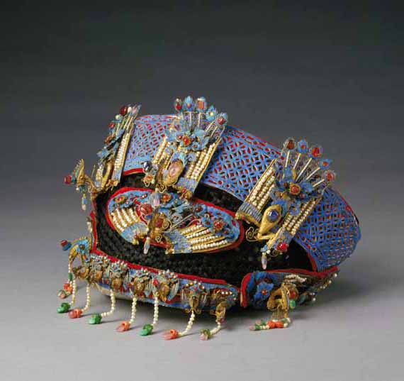 Empress’s festive headdress (dianzi), China, Guangxu reign period (1875-1908), from Chinese Robes from the Forbidden City, shown at the V&A in 2010. Courtesy of Palace Museum, Beijing